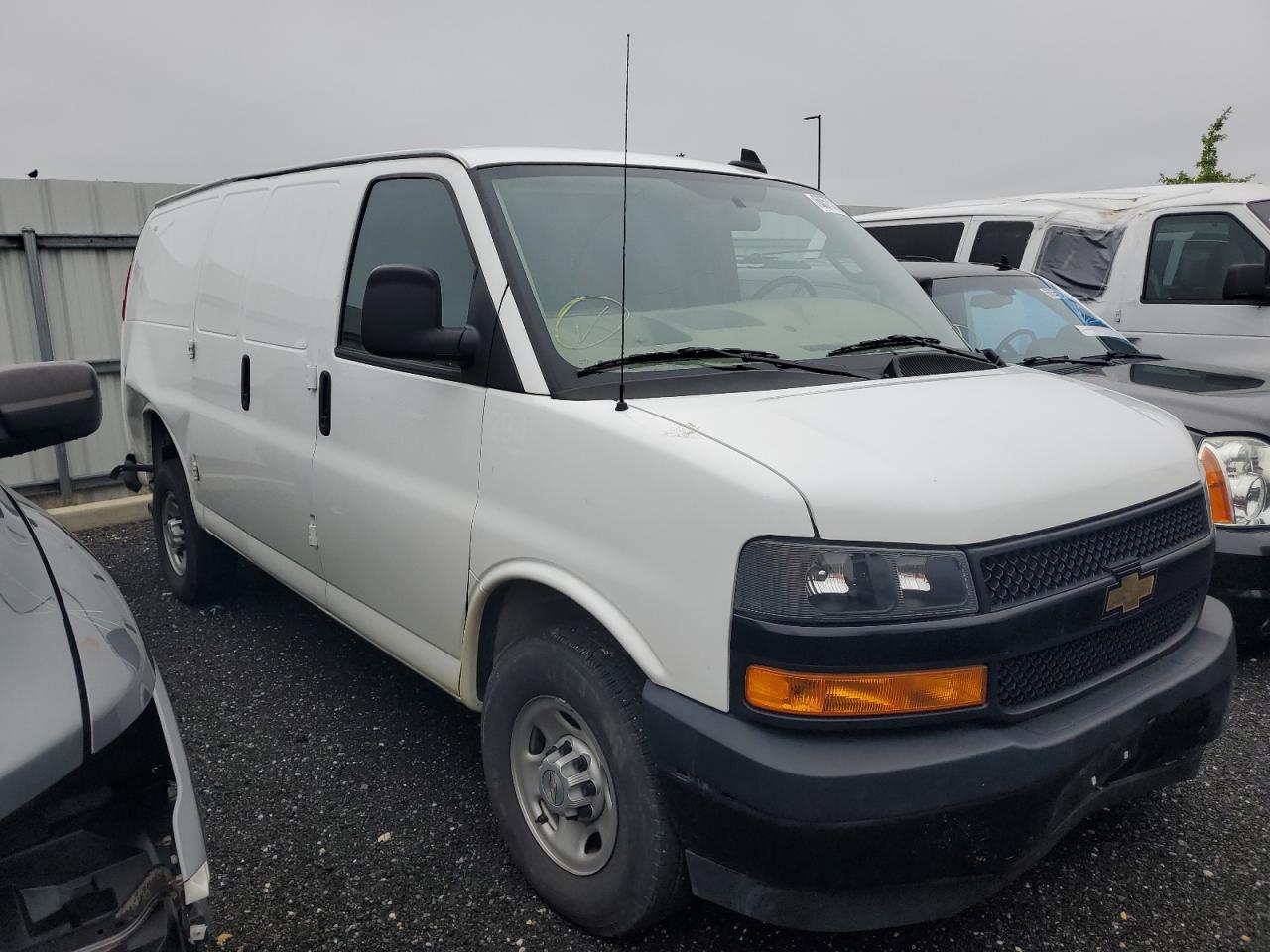 Chevrolet Express Image 4