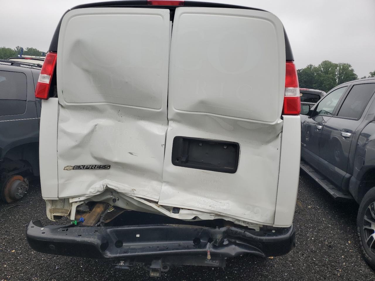 Chevrolet Express Image 8