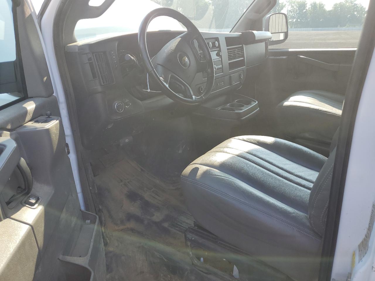 Chevrolet Express Image 10