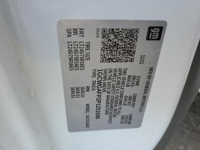 Chevrolet Express Image 6