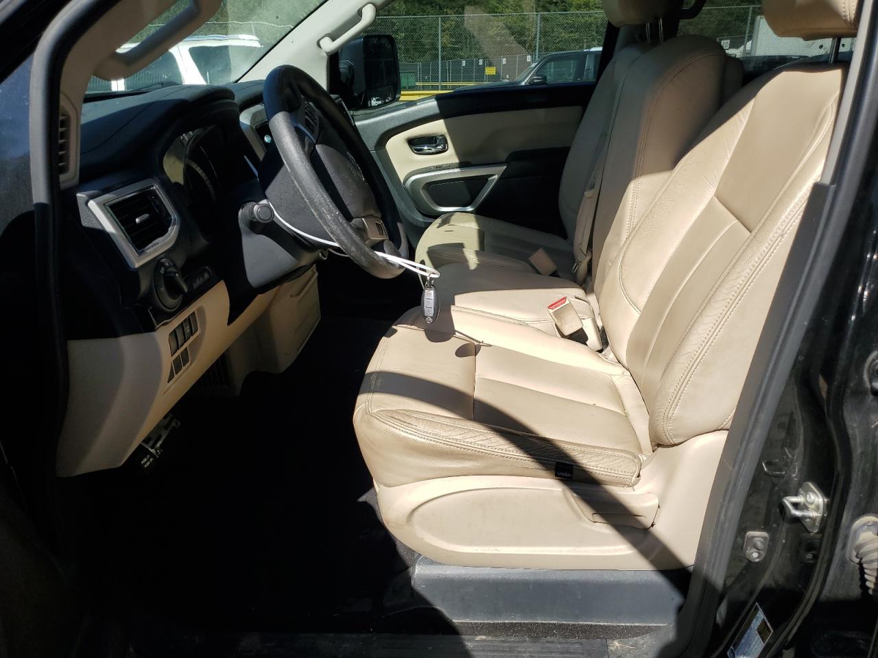 Nissan Titan S Image 7