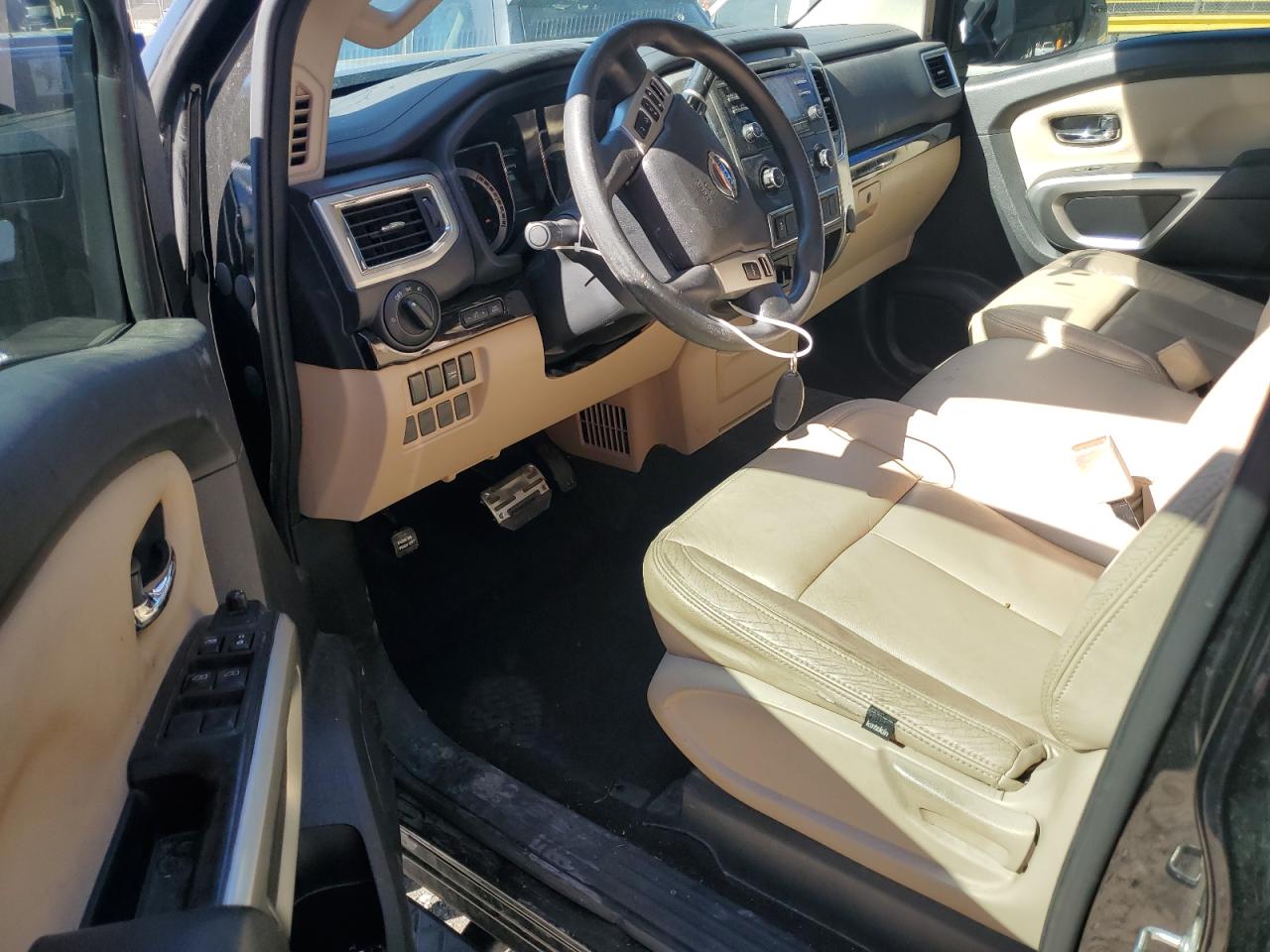 Nissan Titan S Image 4