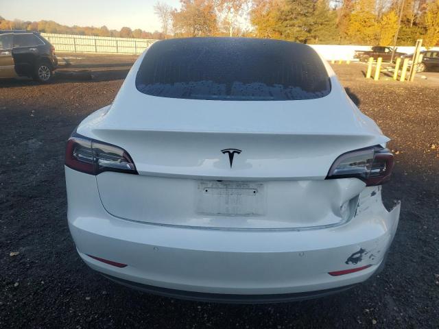 Tesla Model 3 Image 4