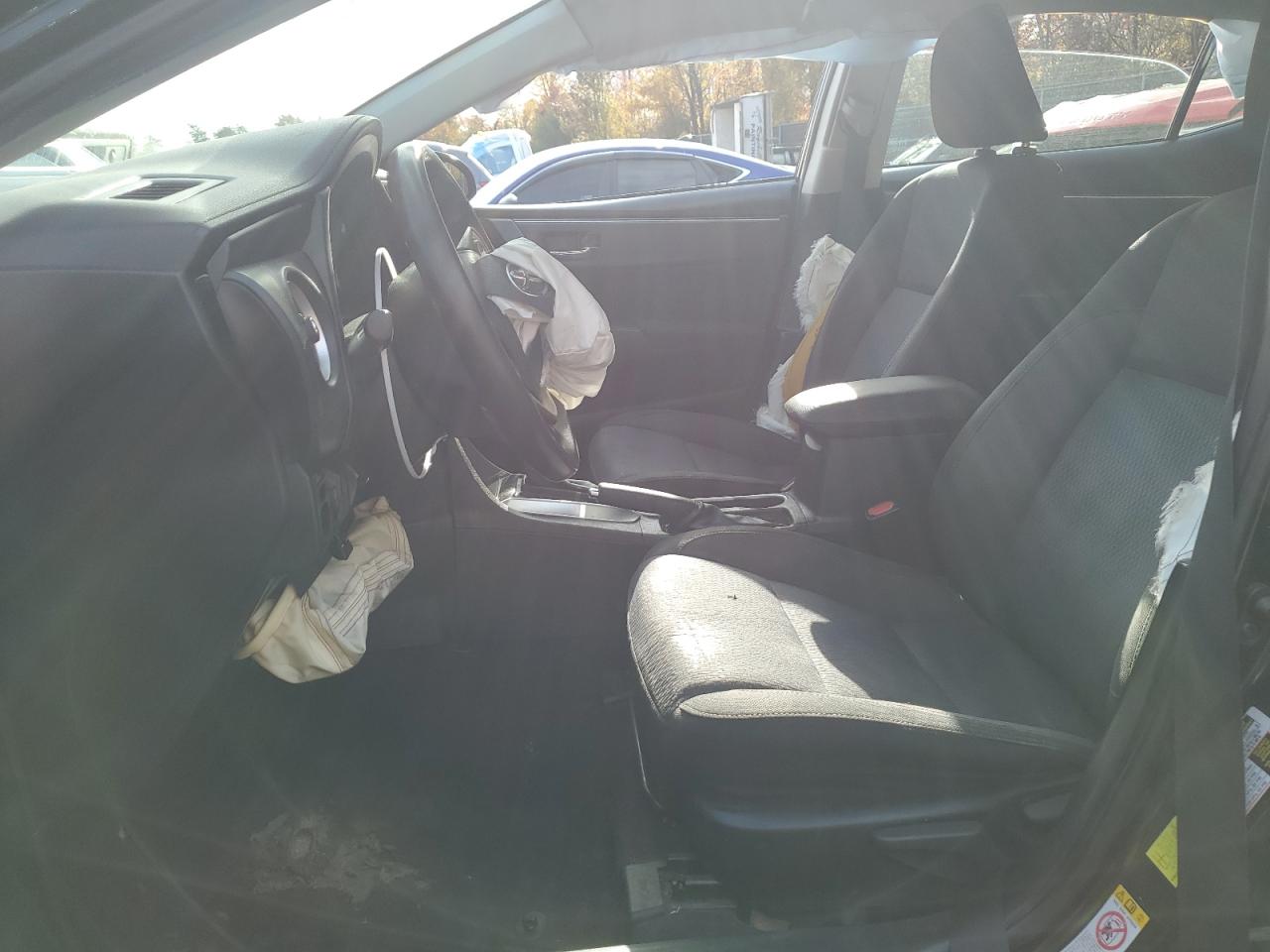 Toyota Corolla L Image 8