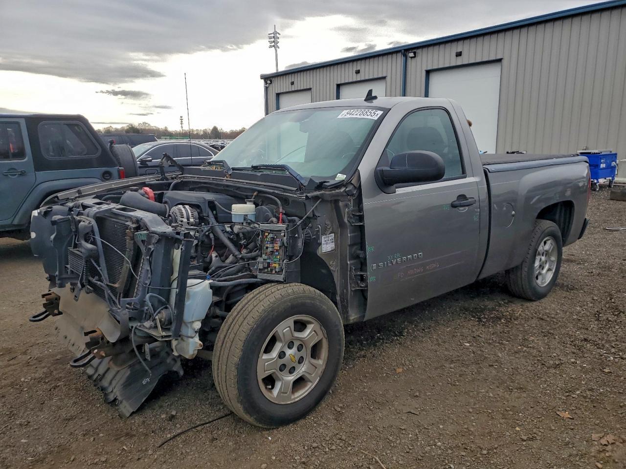 Chevrolet Silverado C1500 Image 1