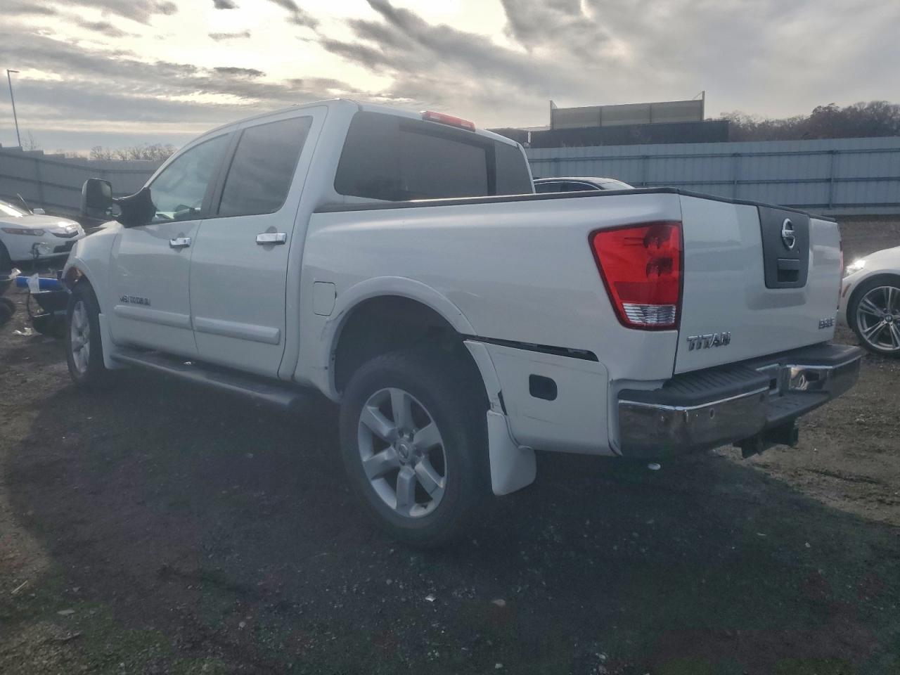 Nissan Titan Xe Image 3