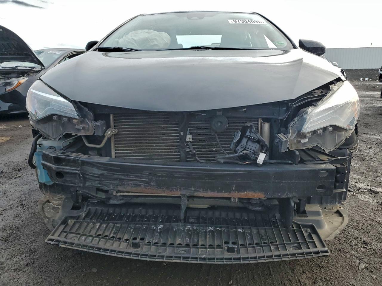 Toyota Corolla L Image 2