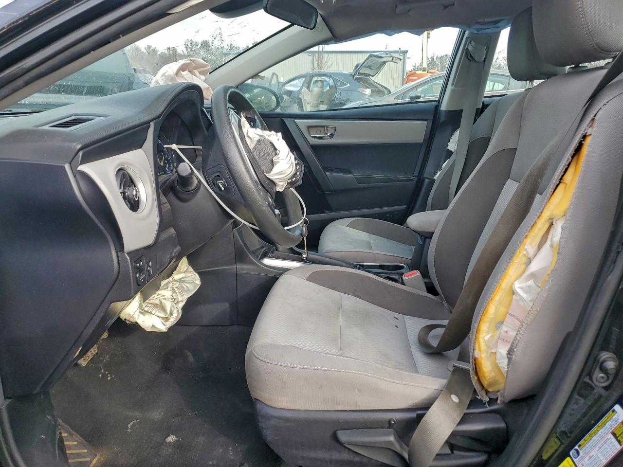 Toyota Corolla L Image 5