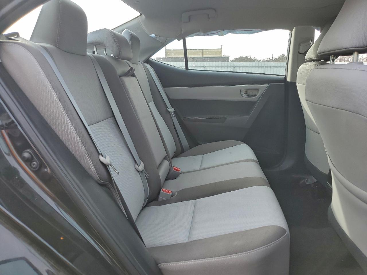 Toyota Corolla L Image 9