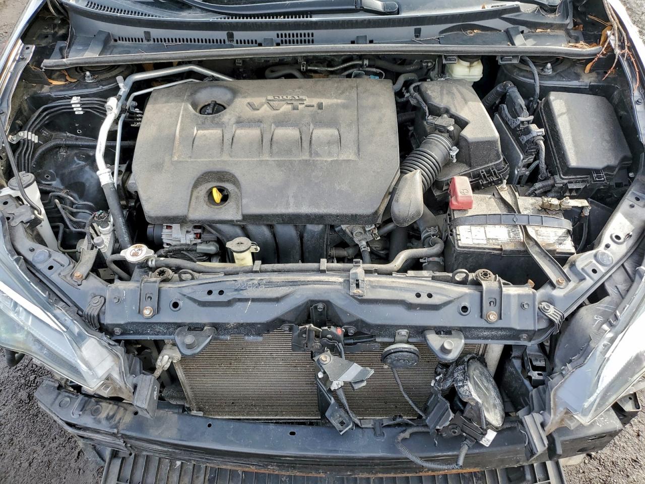 Toyota Corolla L Image 10