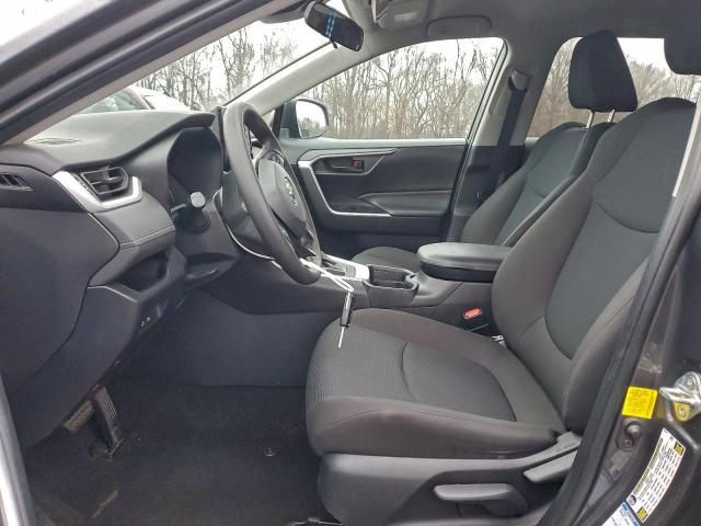 Toyota RAV4 Le Image 4