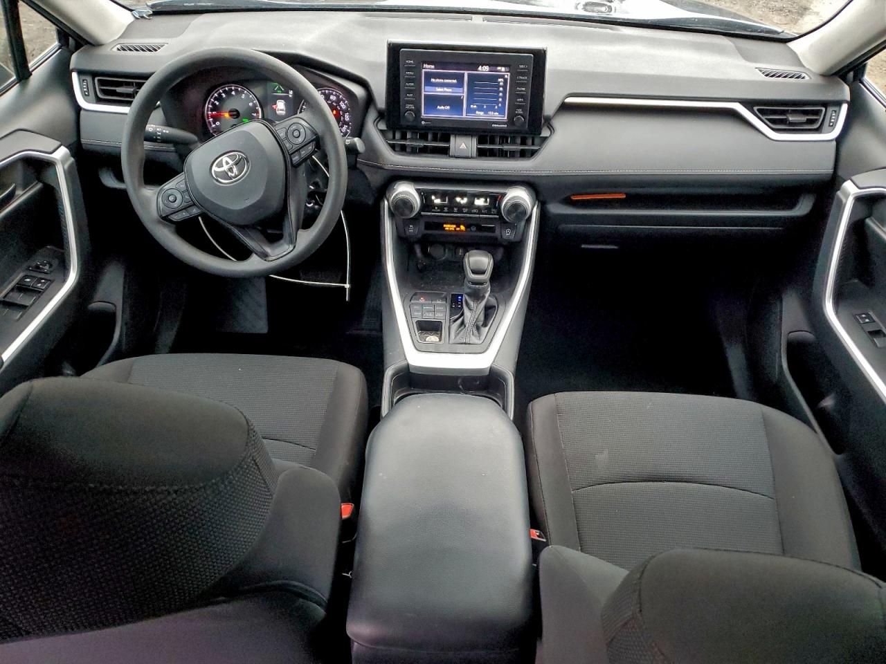 Toyota RAV4 Le Image 8