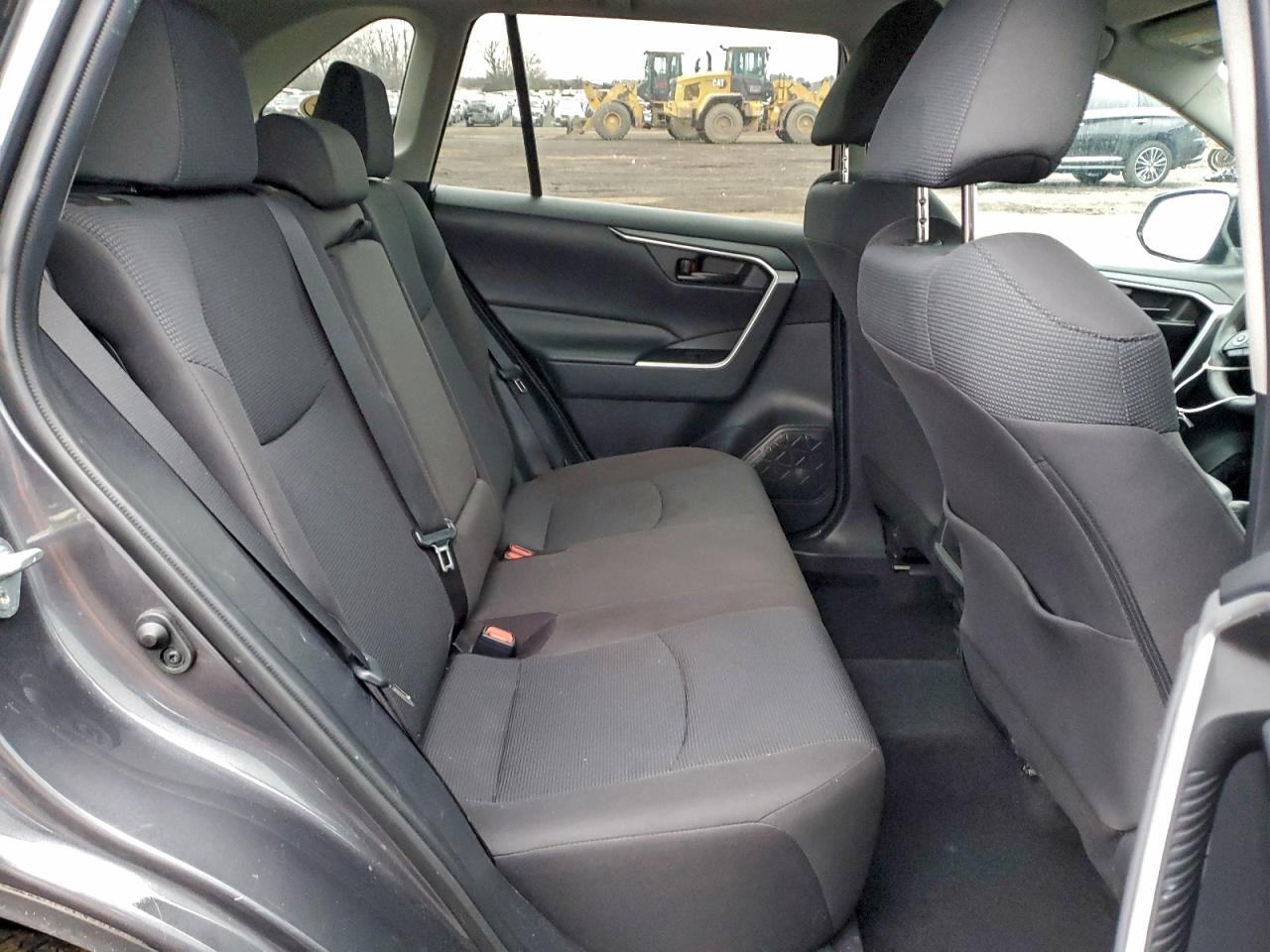 Toyota RAV4 Le Image 10