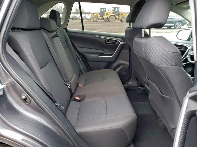 Toyota RAV4 Le Image 10