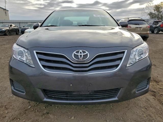 Toyota Camry Base Image 2