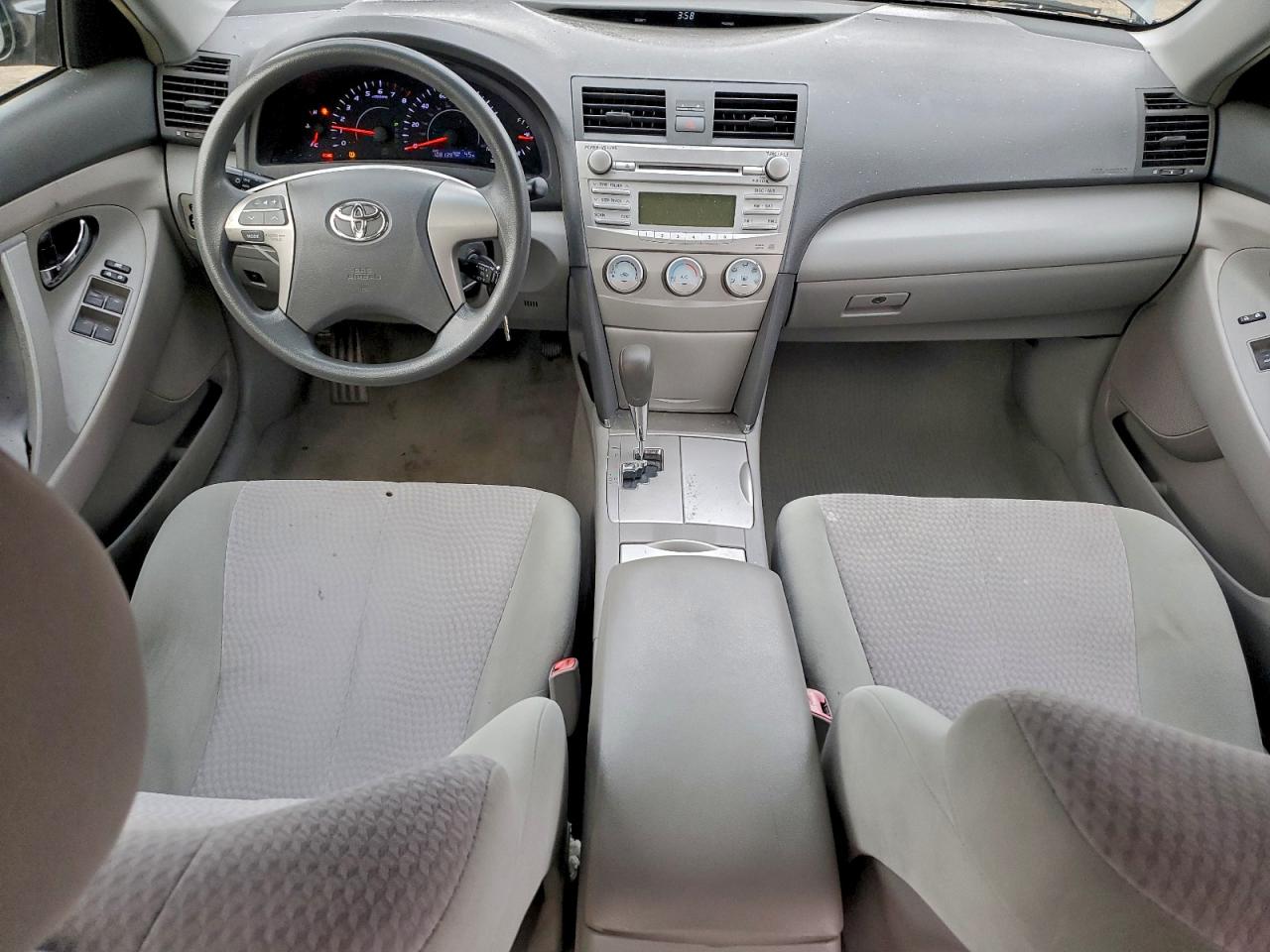 Toyota Camry Base Image 7