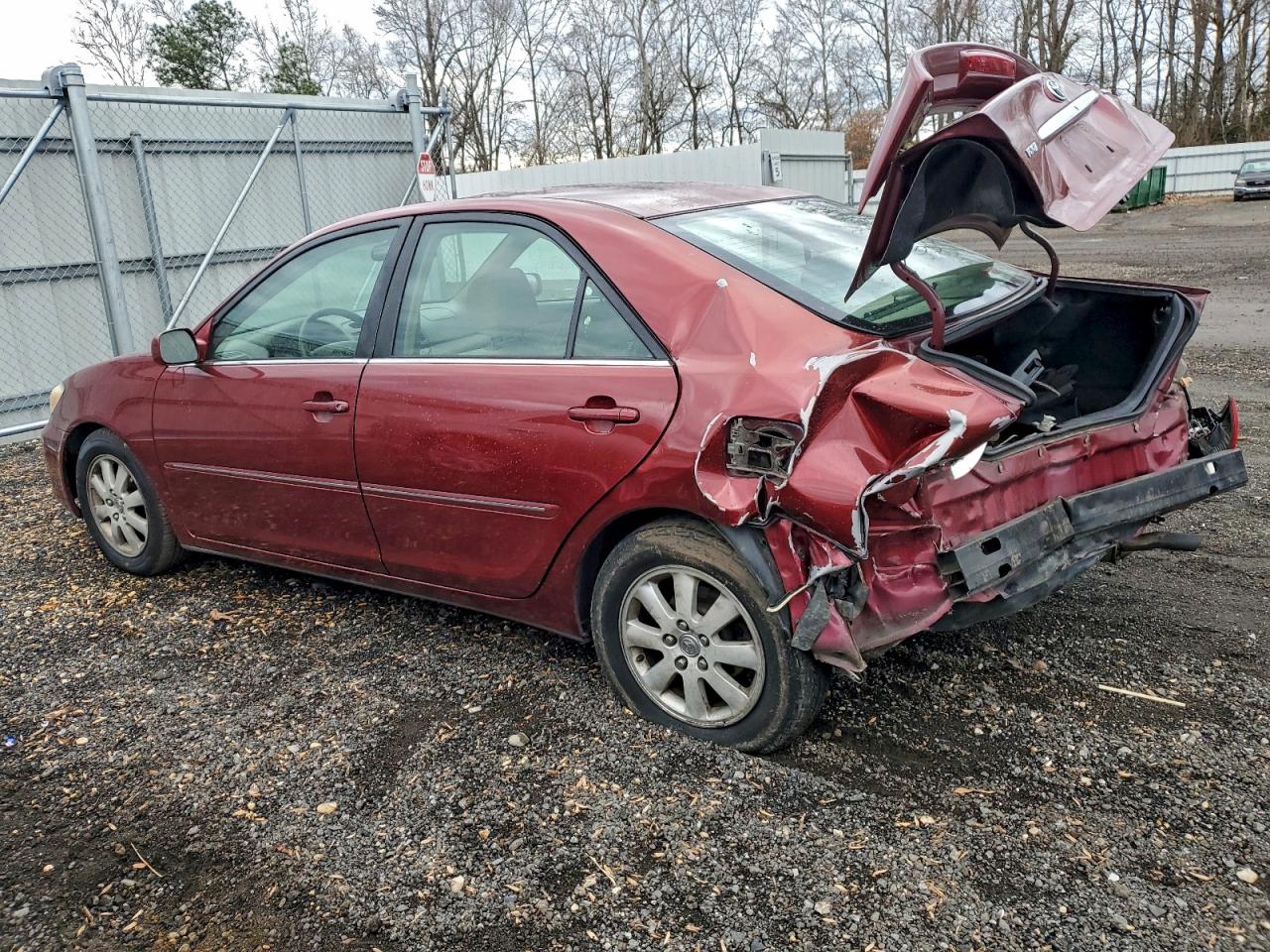 Toyota Camry Le Image 7