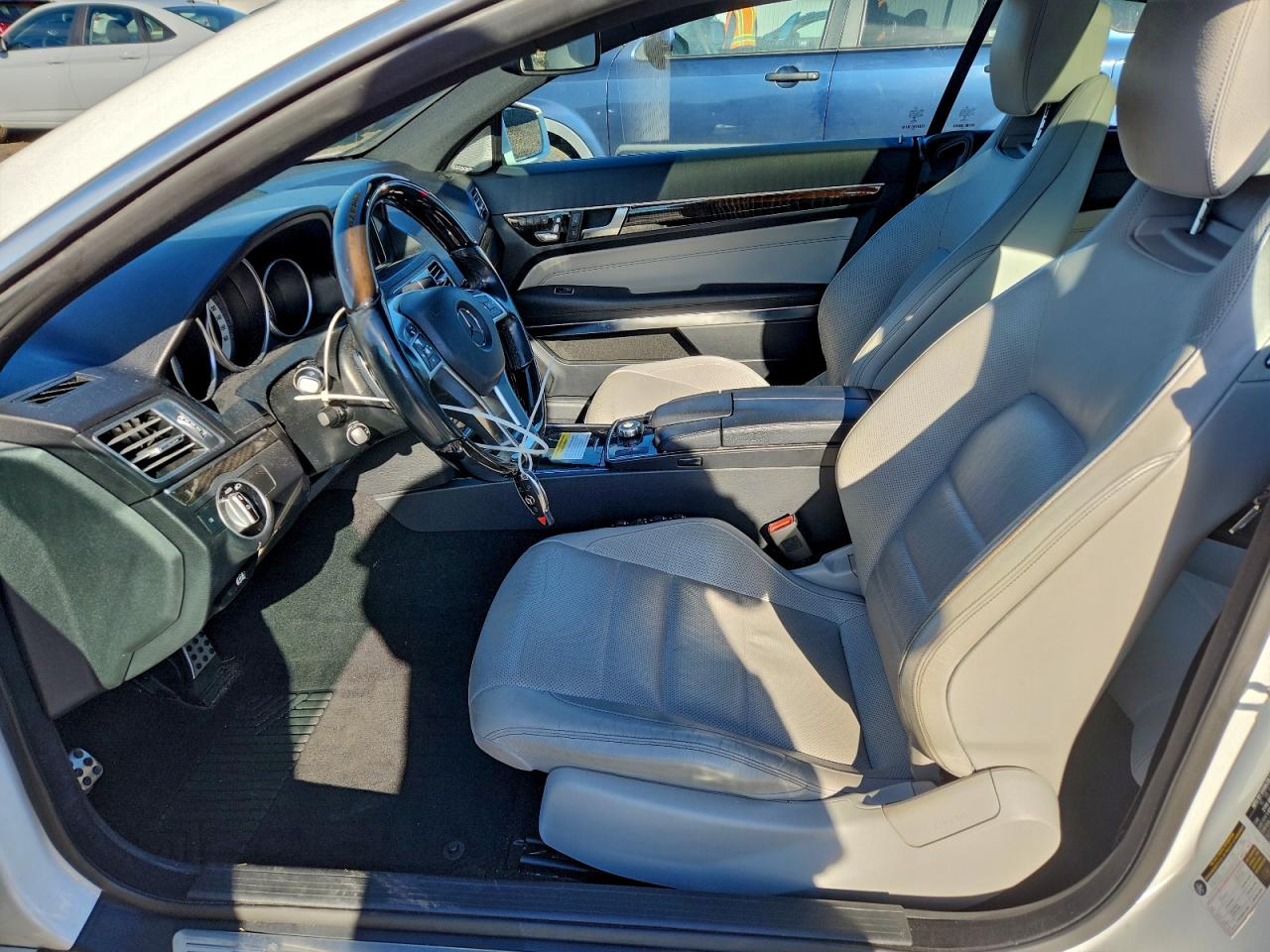 Mercedes-Benz E-Class 400 Image 3