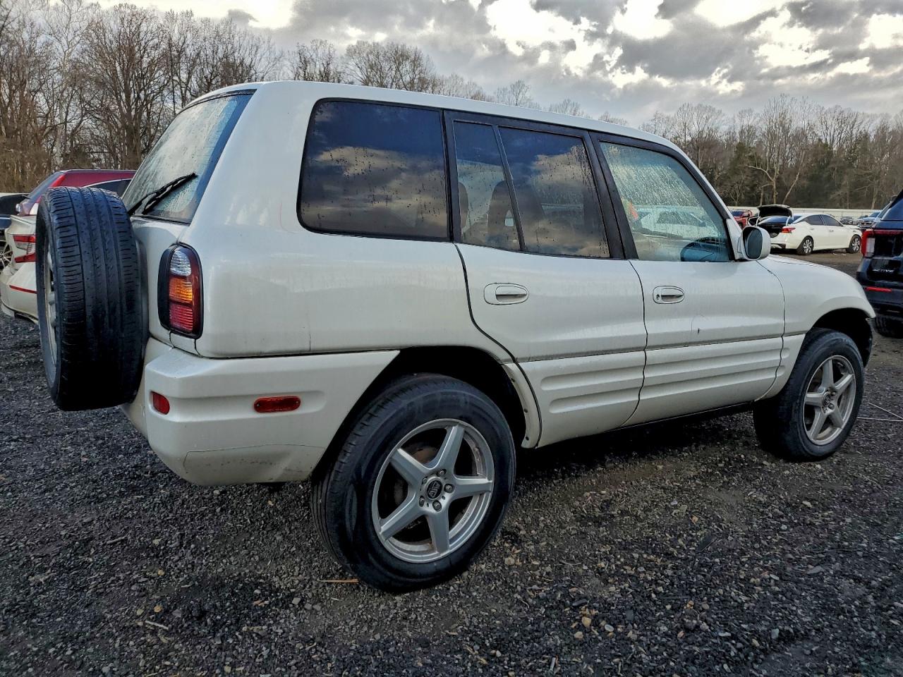 Toyota RAV4 Image 11