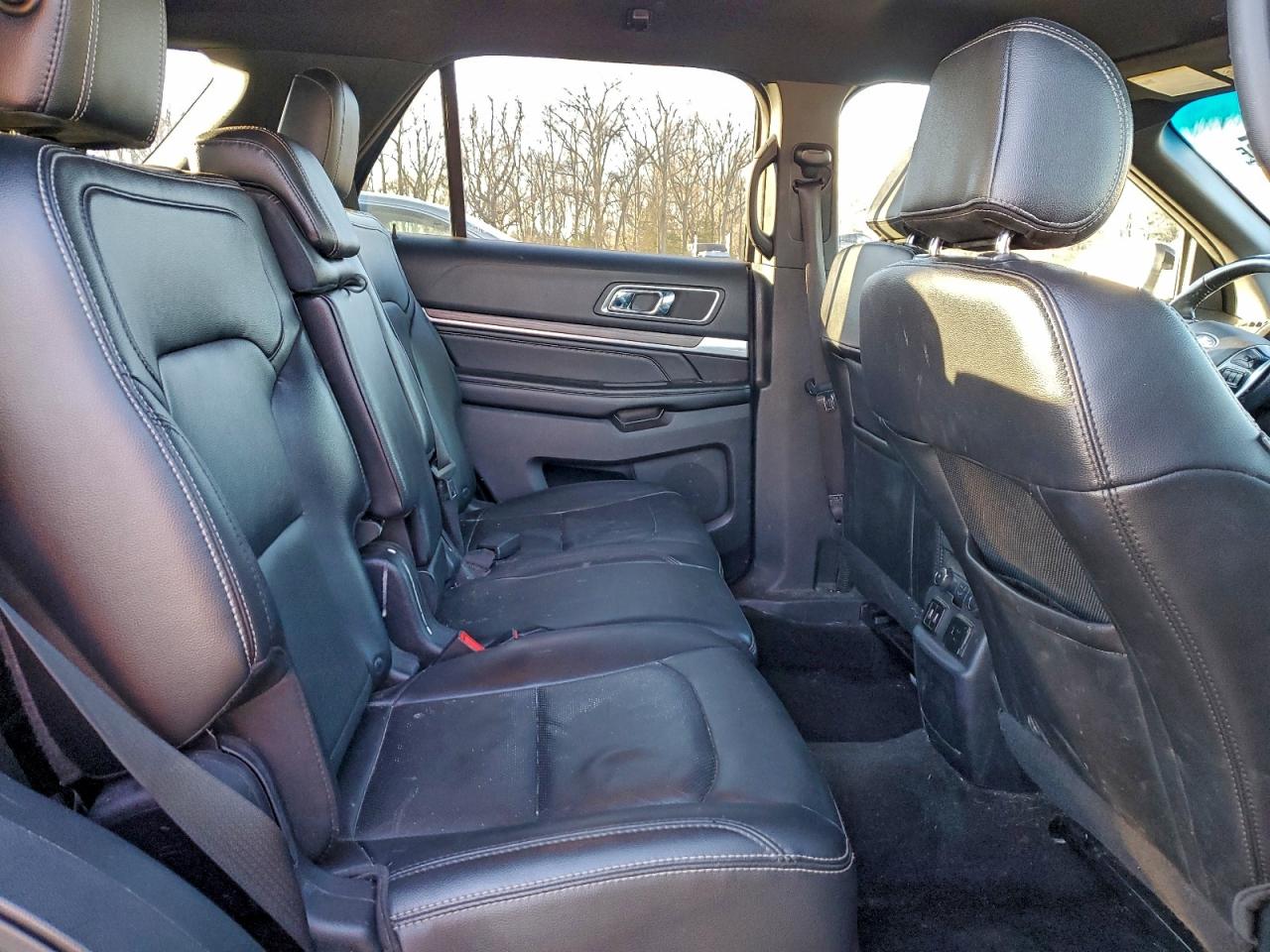 Ford Explorer Limited Image 10