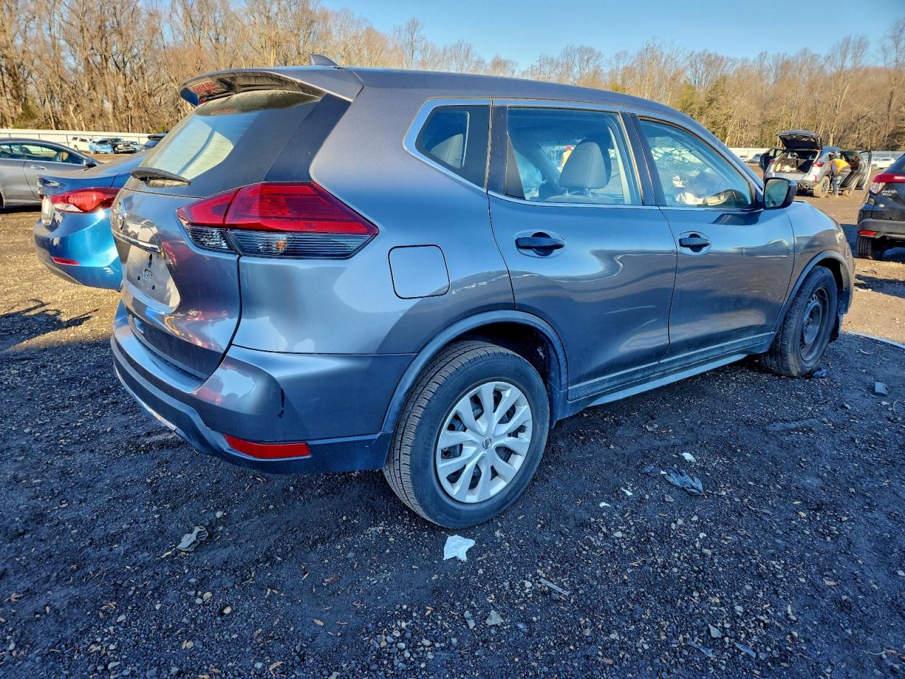 Nissan Rogue S Image 4