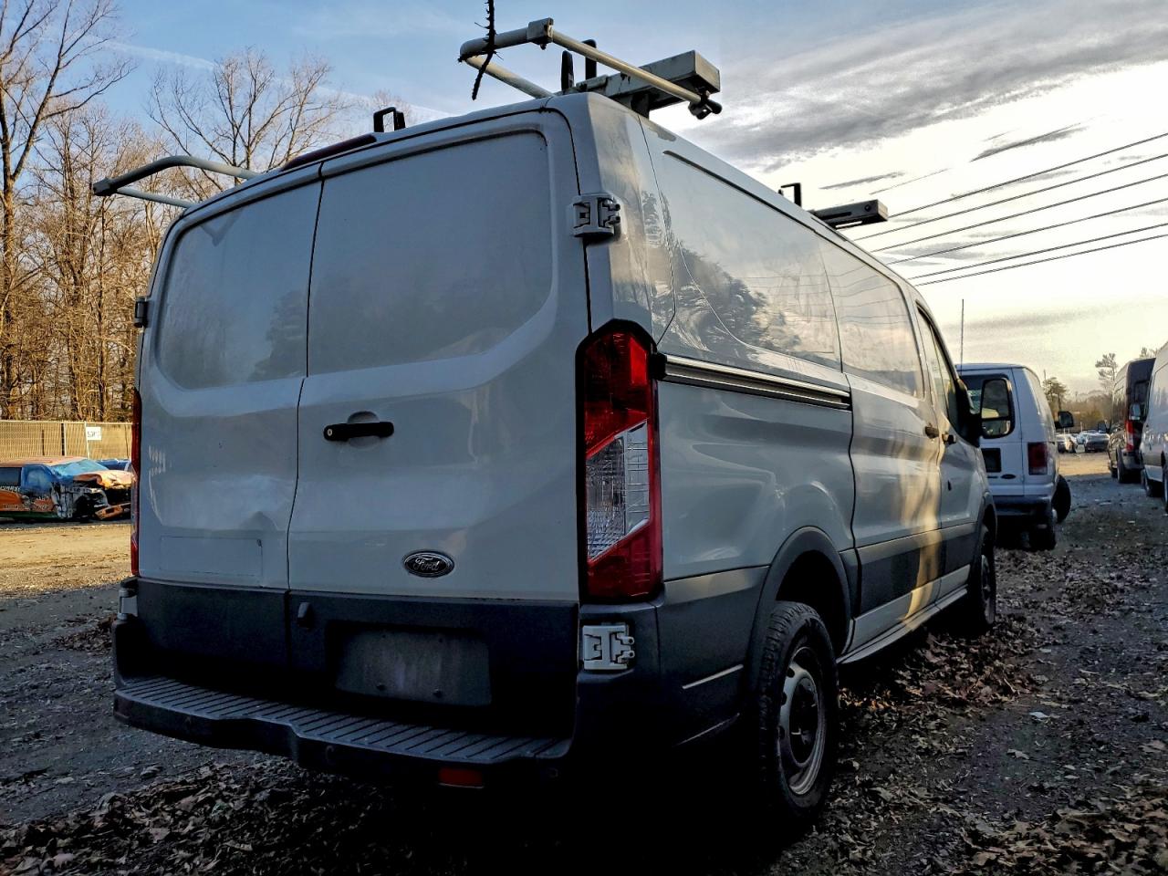 Ford Transit T-250 Image 4