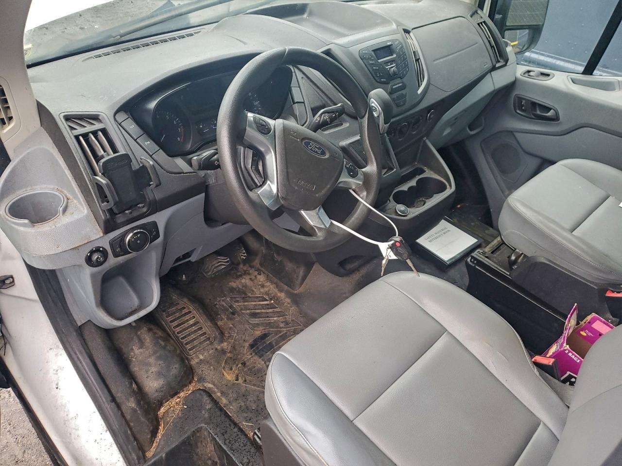 Ford Transit T-250 Image 6