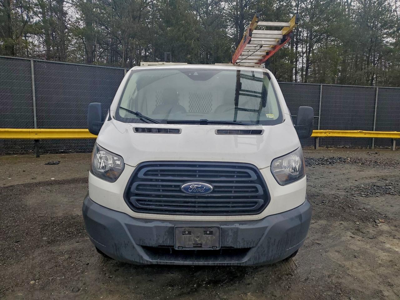 Ford Transit T-250 Image 12