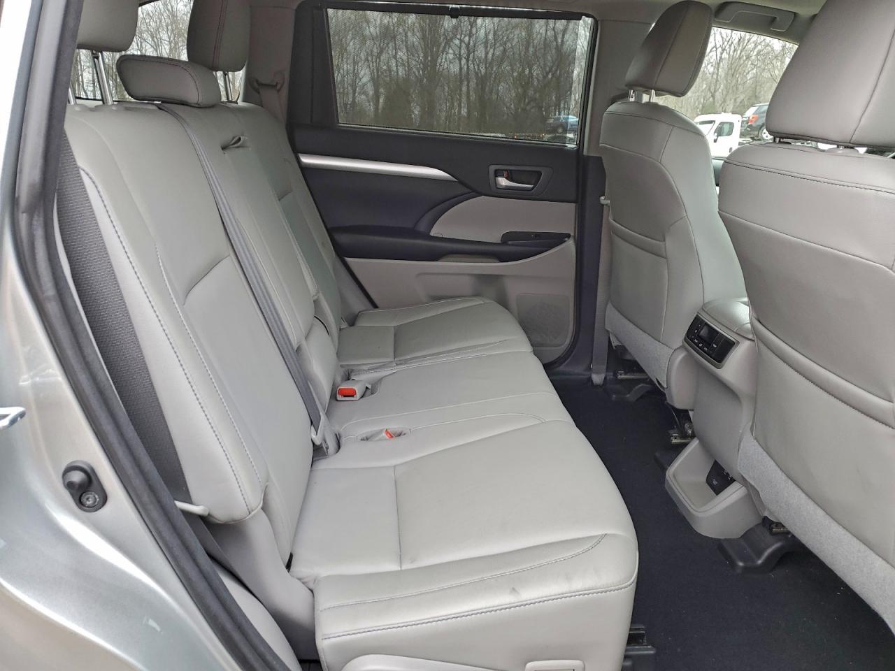 Toyota Highlander Se Image 4