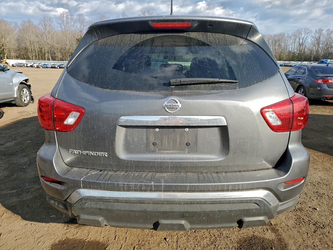 Nissan Pathfinder S Image 3