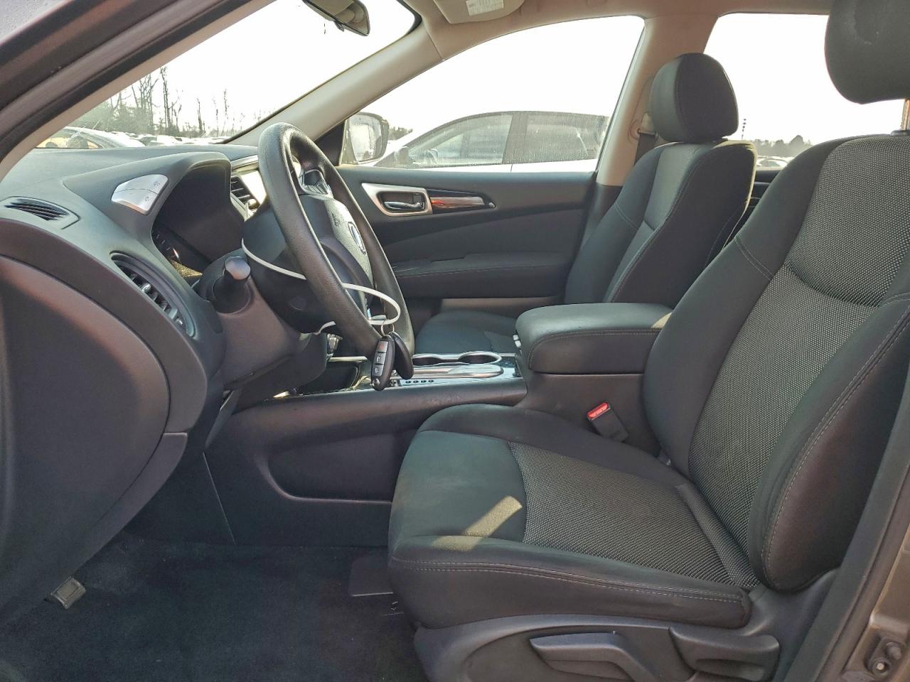 Nissan Pathfinder S Image 5