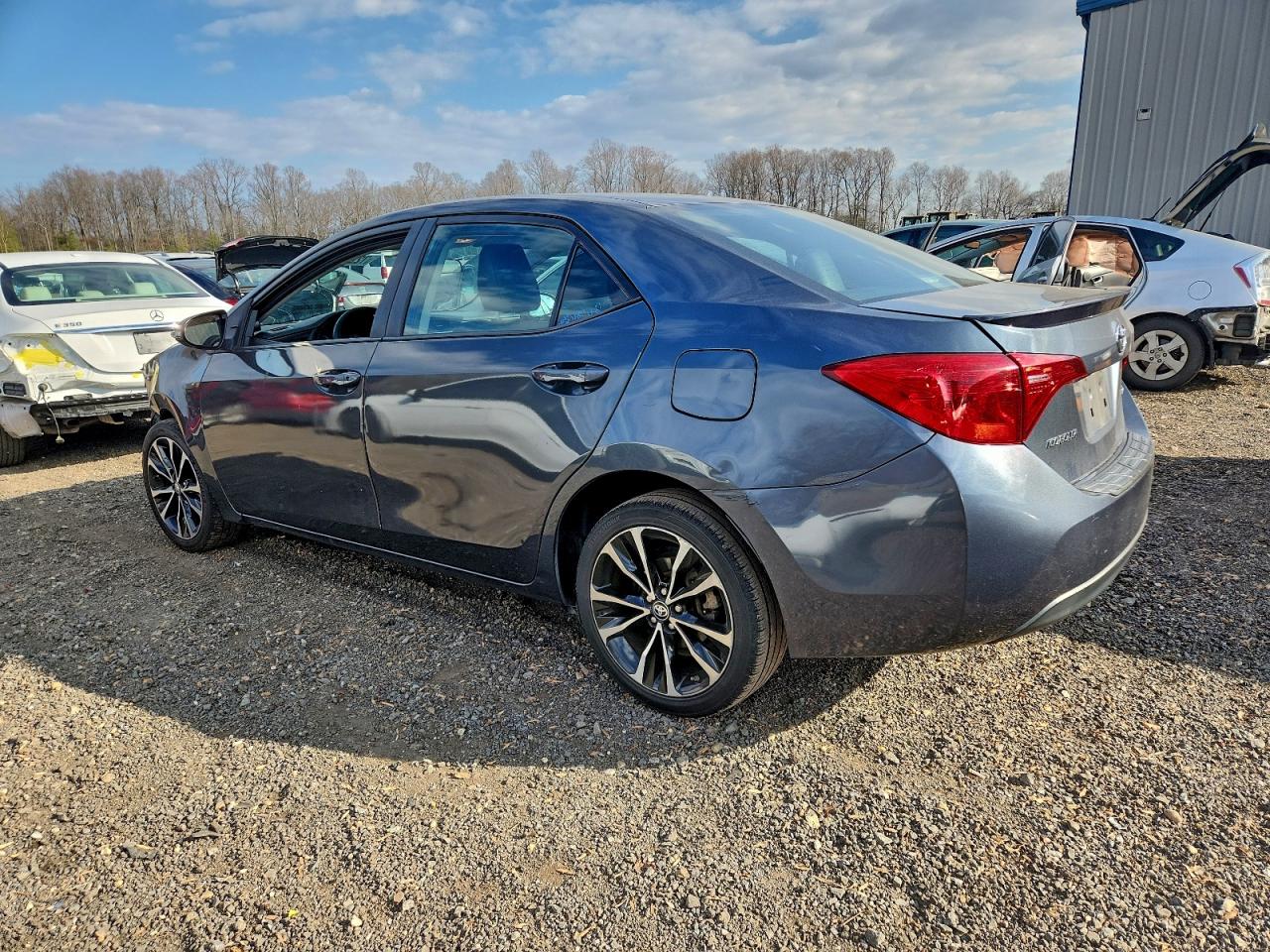 Toyota Corolla L Image 5