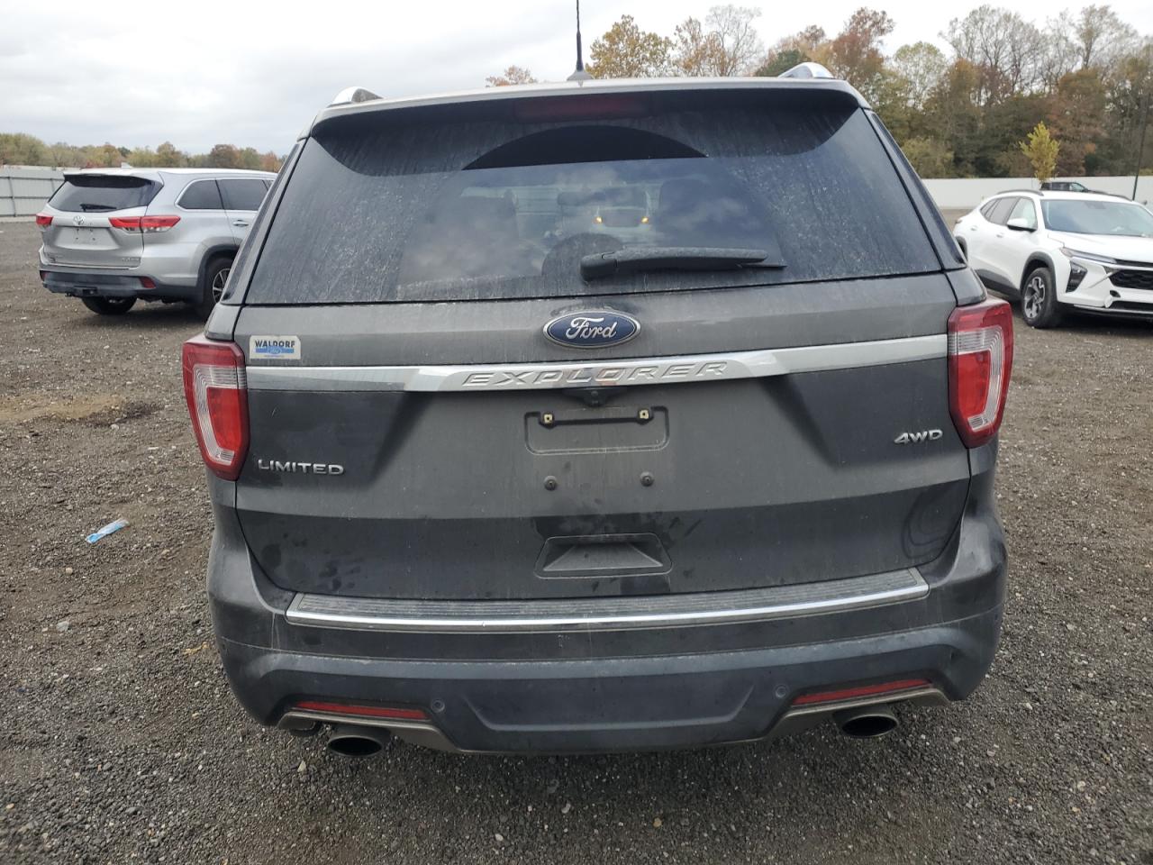 Ford Explorer Limited Image 4
