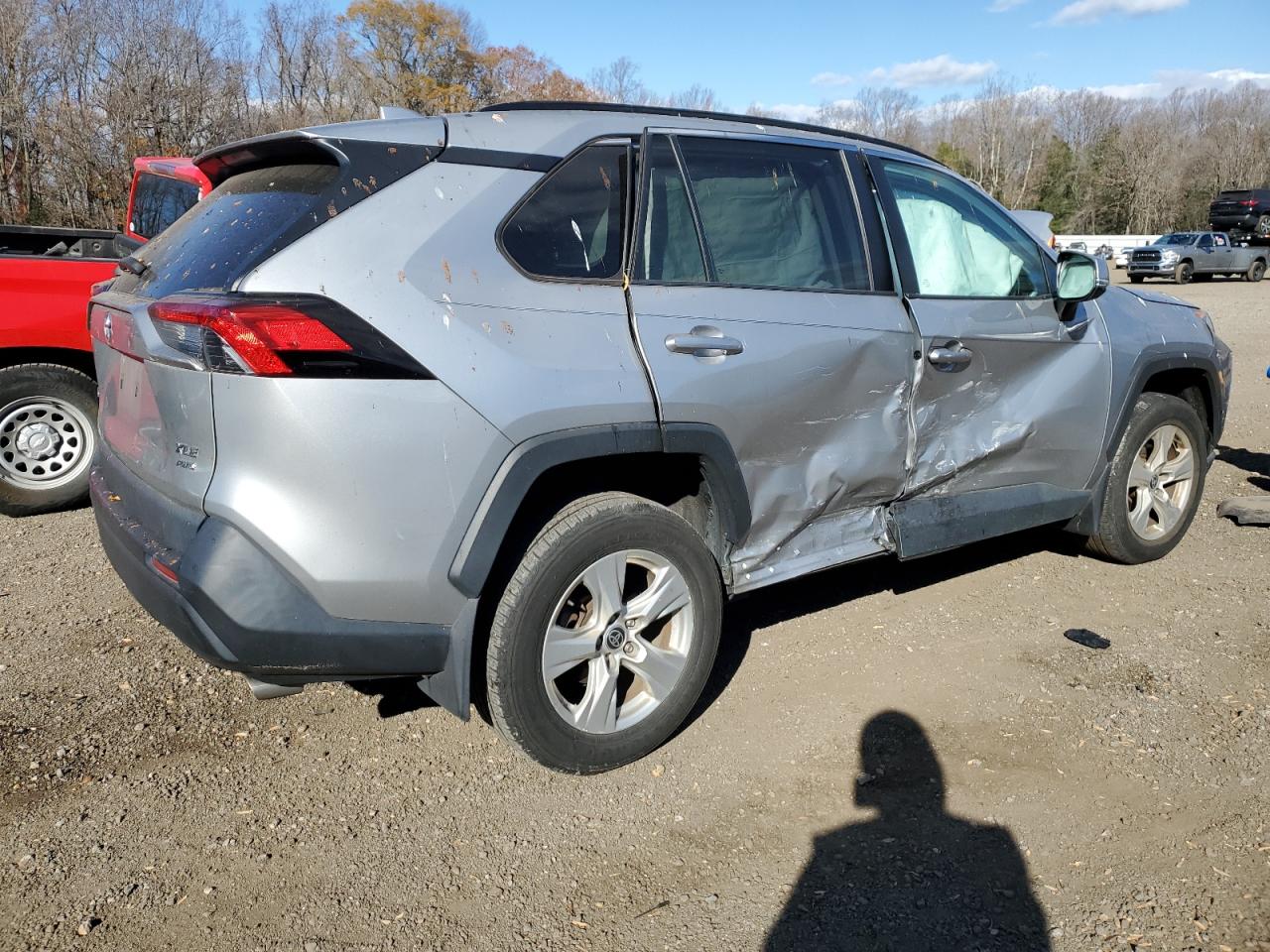 Toyota RAV4 Xle Image 3