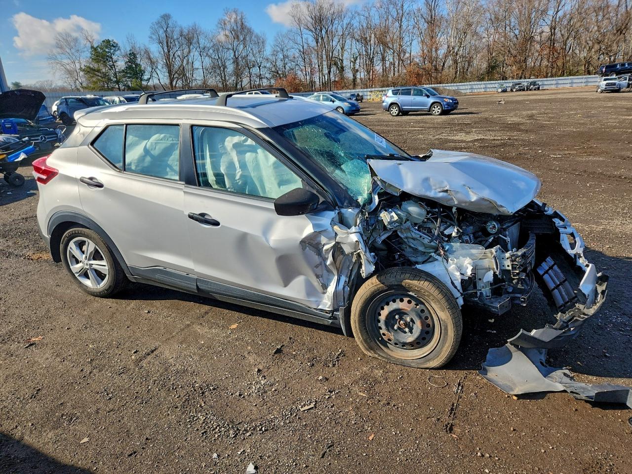 Nissan Kicks S Image 3