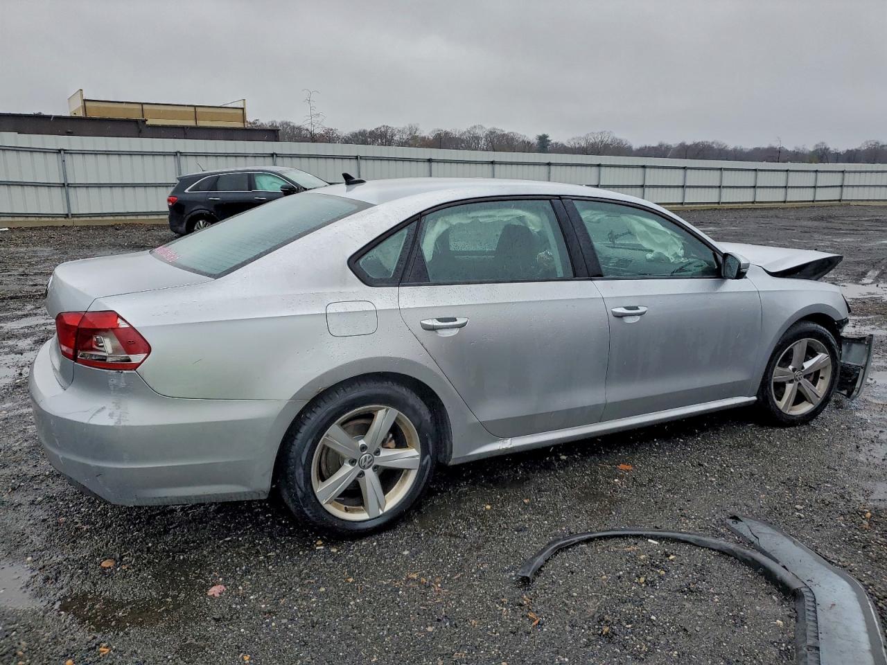 Volkswagen Passat S Image 2