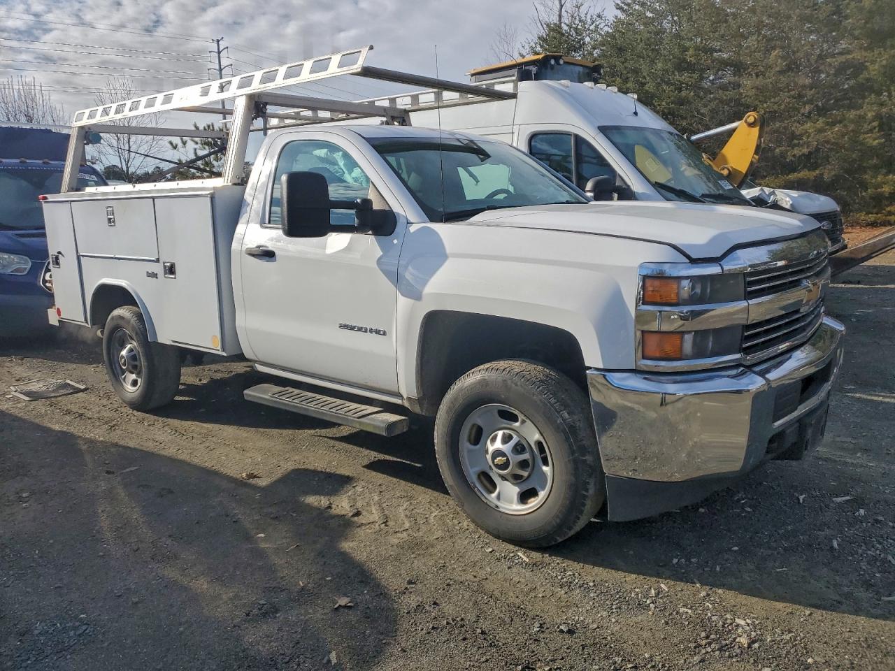 Chevrolet Silverado C2500 Heavy Duty Image 3