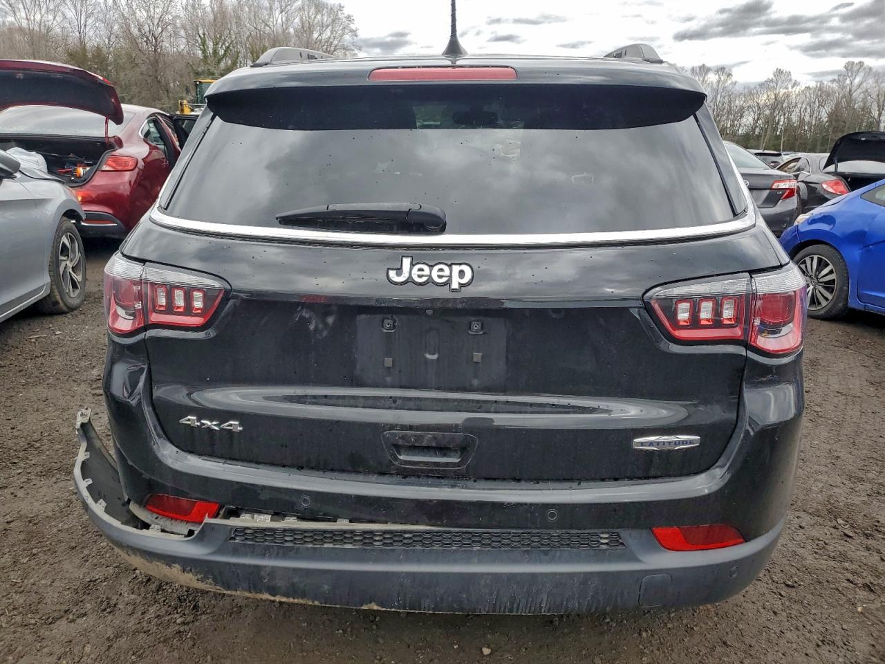 Jeep Compass Latitude Image 9