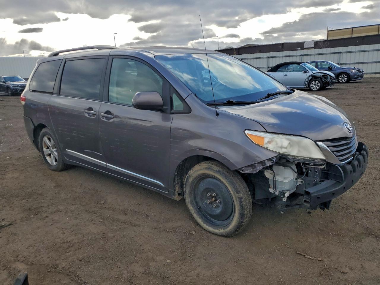 Toyota Sienna Le Image 5