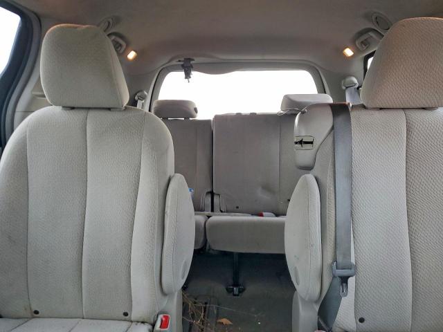 Toyota Sienna Le Image 10