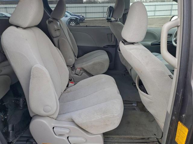 Toyota Sienna Le Image 13