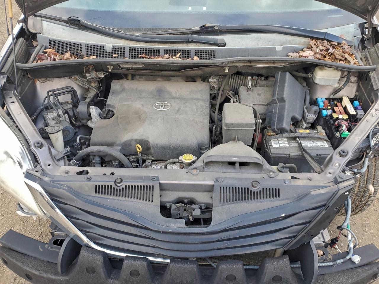 Toyota Sienna Le Image 11