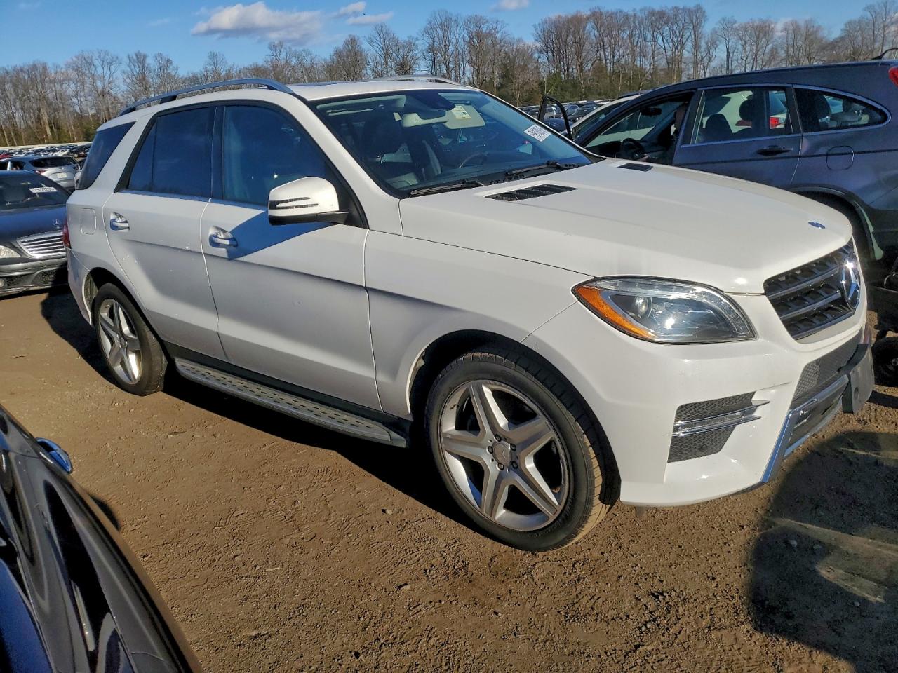 Mercedes-Benz M-Class 350 Image 3