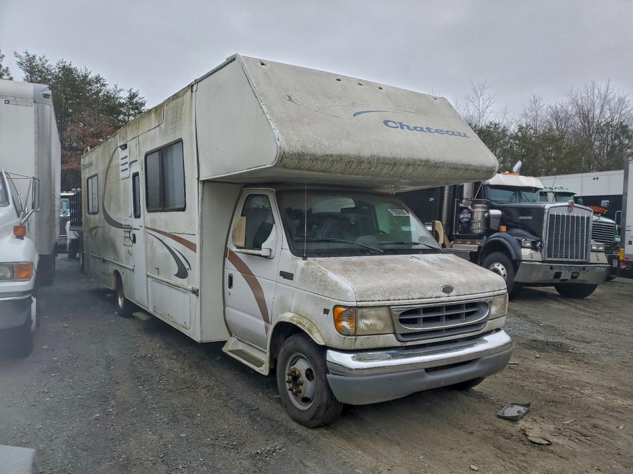 Ford Econoline E450 Super Duty Cutaway Van Image 1