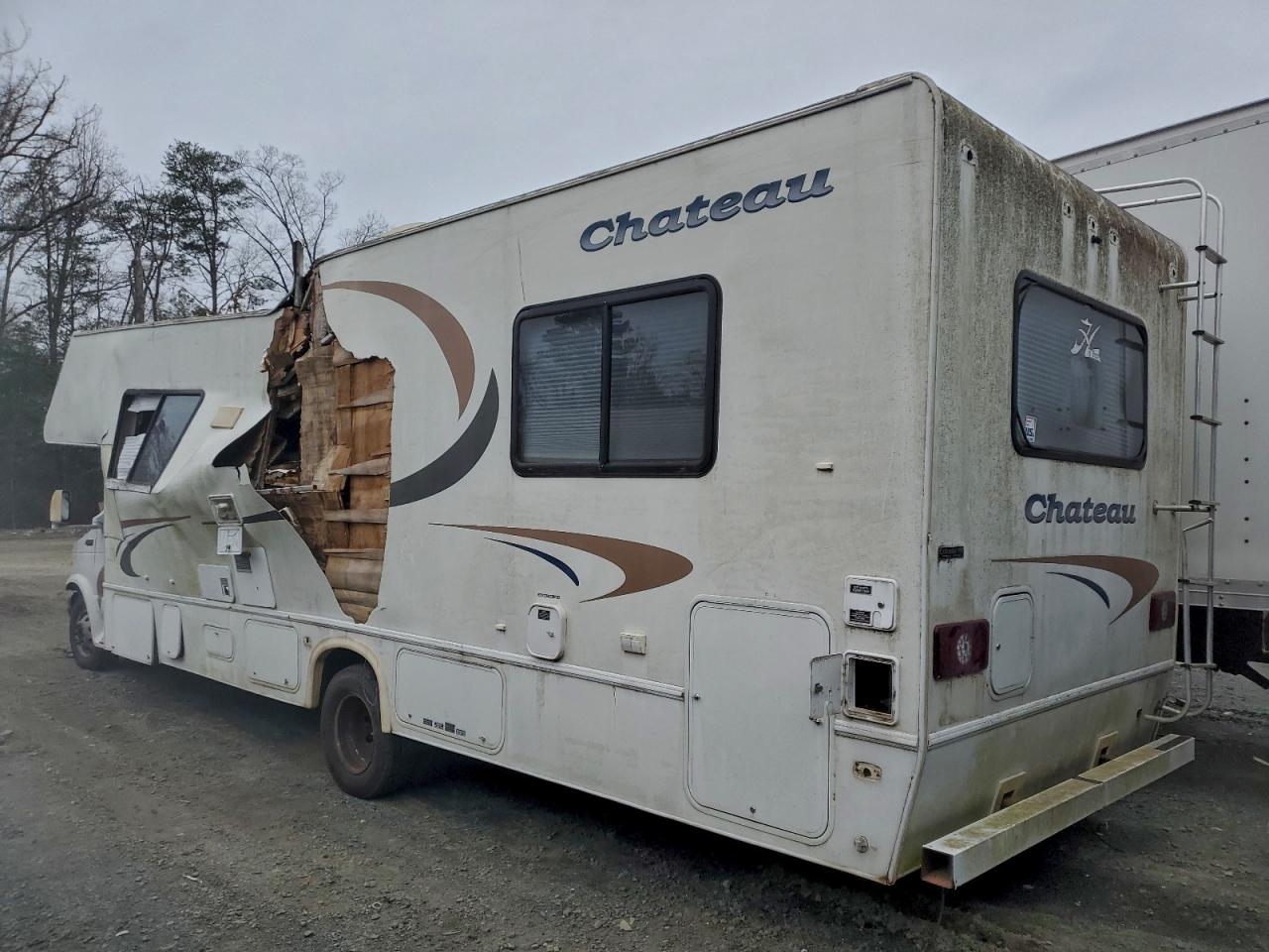 Ford Econoline E450 Super Duty Cutaway Van Image 4