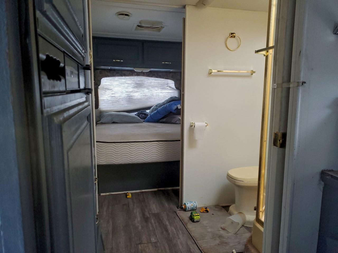 Ford Econoline E450 Super Duty Cutaway Van Image 7