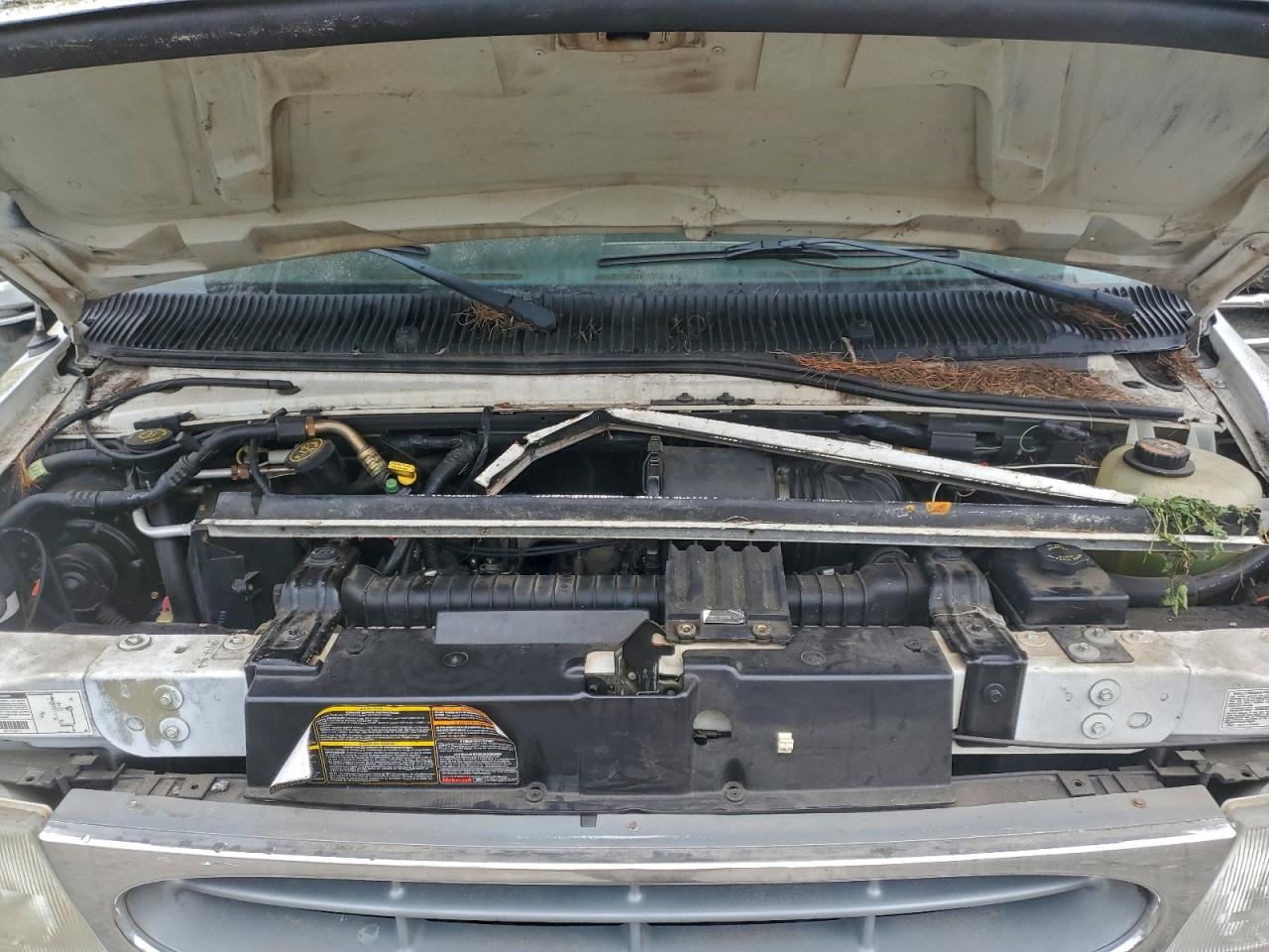 Ford Econoline E450 Super Duty Cutaway Van Image 10