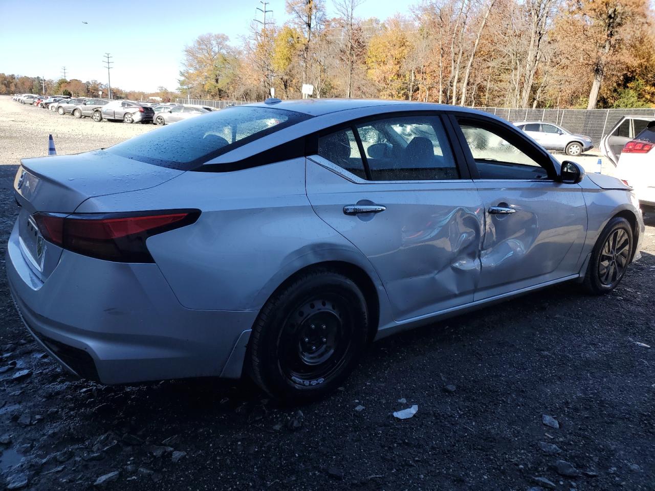 Nissan Altima S Image 5