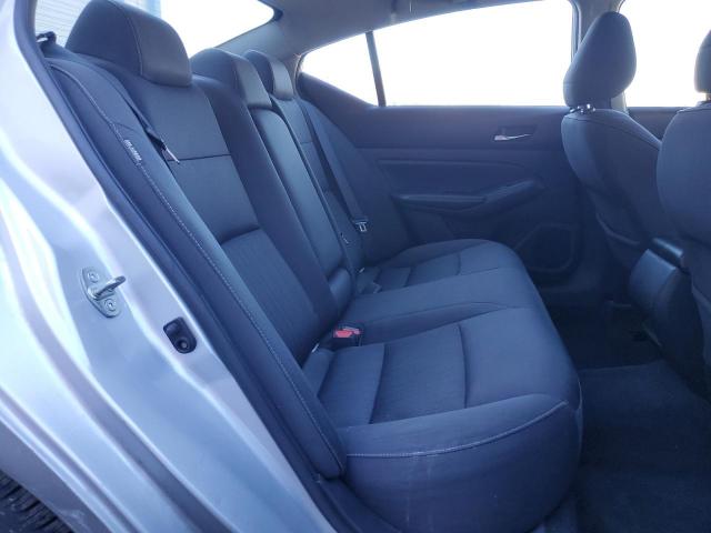 Nissan Altima S Image 9