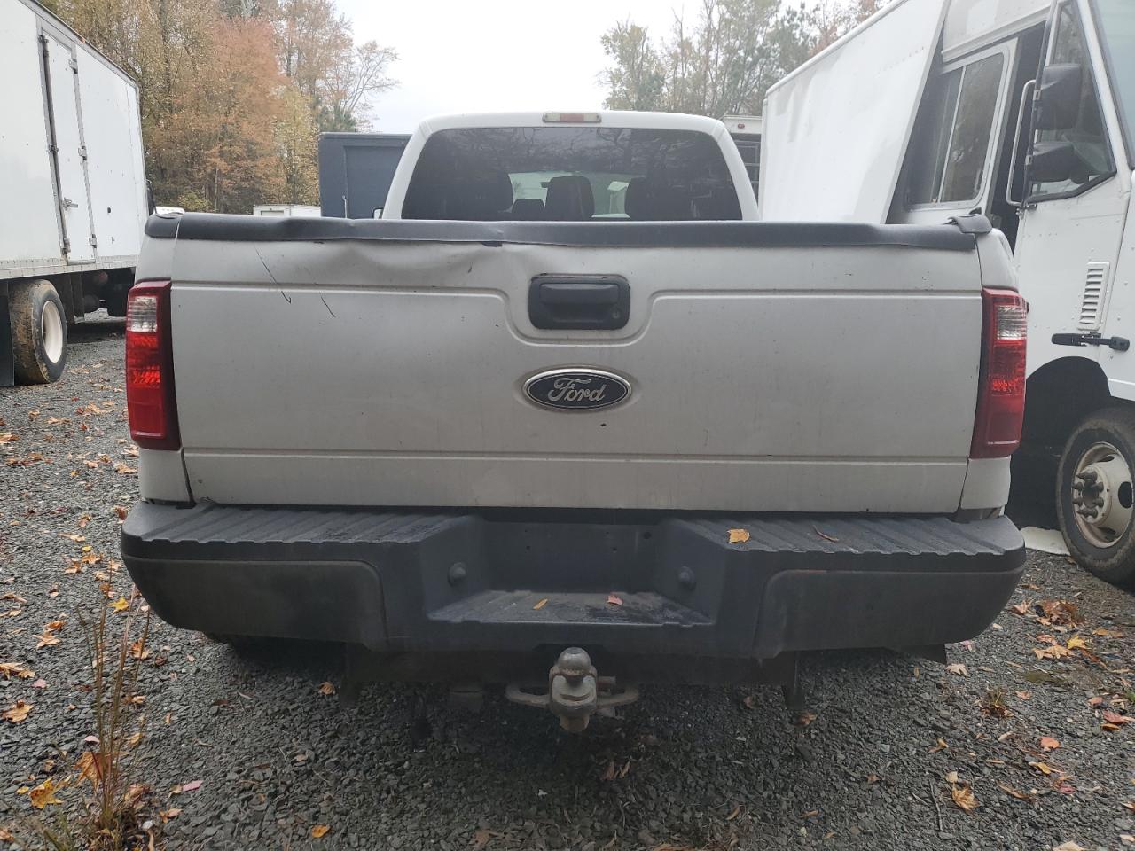 Ford F-450 Super Duty Image 4